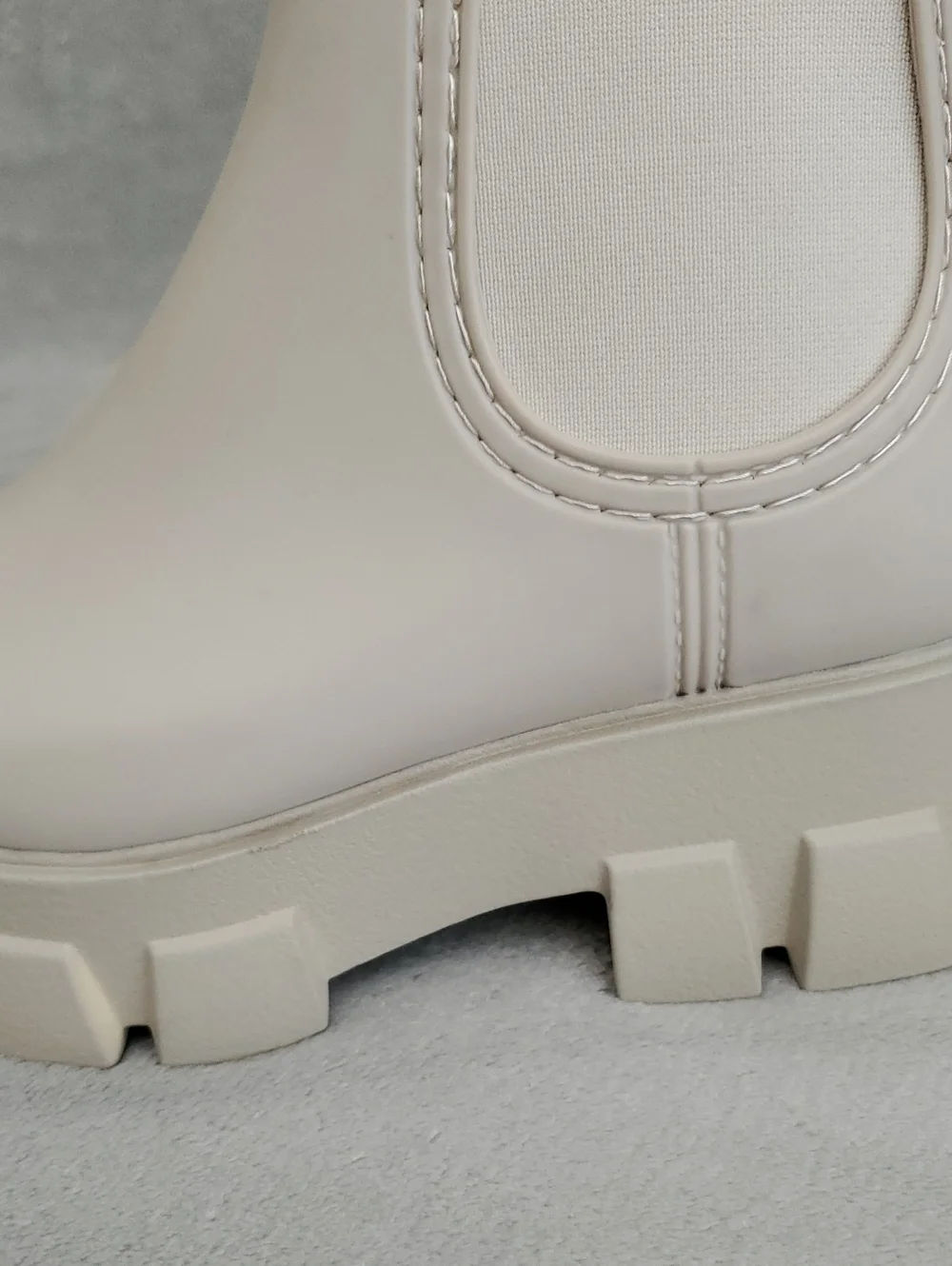 🆕️JEFFREY CAMPBELL Cream Platform Water Resistant Chelsea Lug Sole Boots SIZE:6